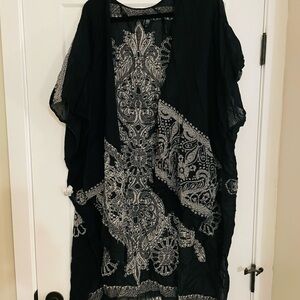 American Eagle Outfitters Black Kimono with White Patterns